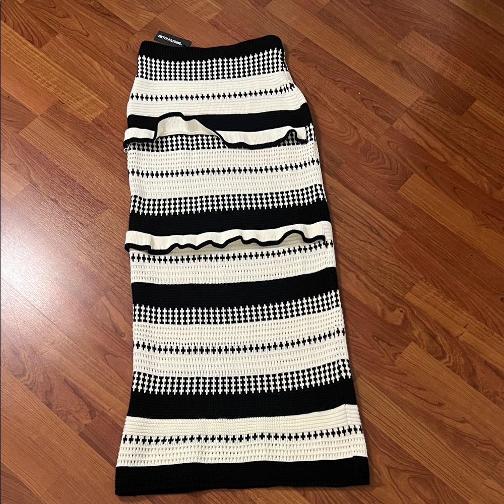 PrettyLittleThing Monochrome Patterned Pencil Skirt